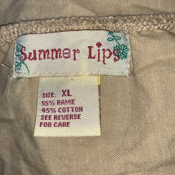 Summer lips button up camisole - Picture 2 of 6